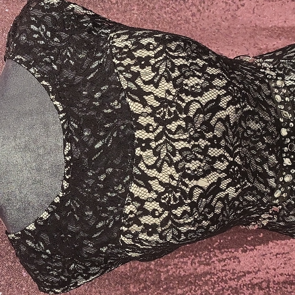 DRESS - Picture 1 of 10